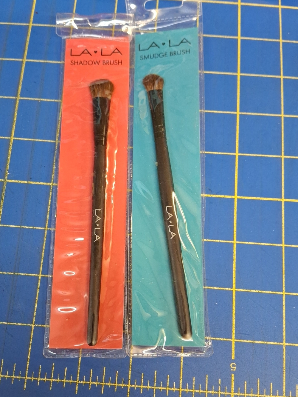 LA·LA Shadow & Smudge Brush Duo - Black Handles with Brown Bristles Set of 2